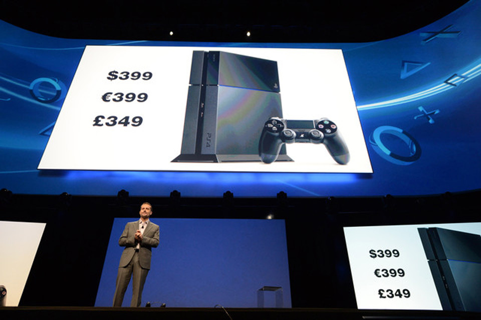 PlayStation 4 resmen ortaya çıktı