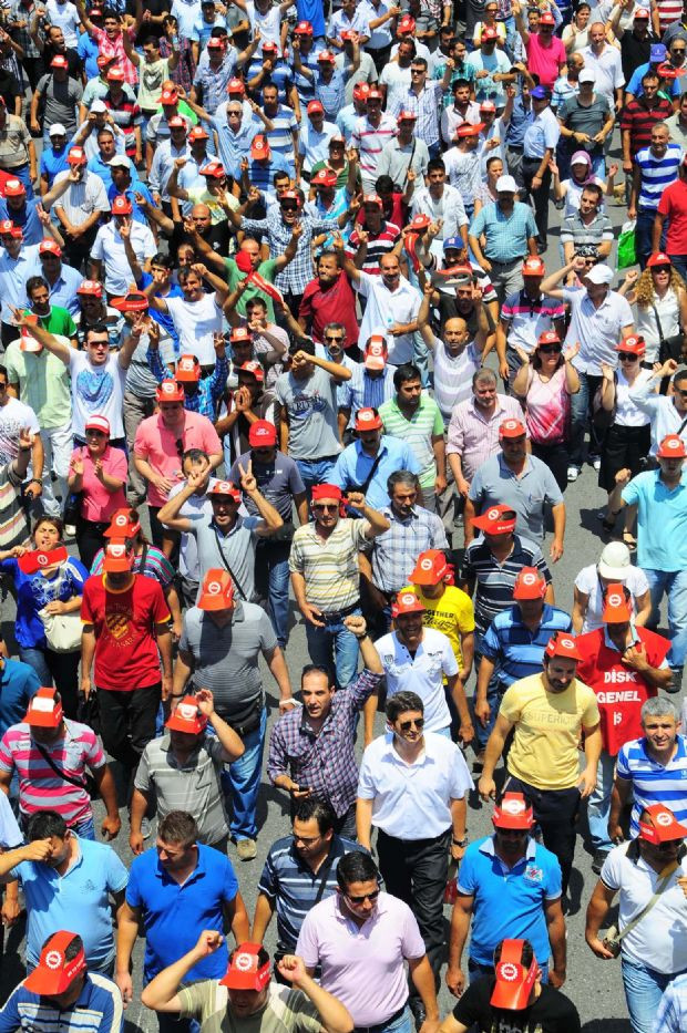 900 bin emekçi iş bıraktı!