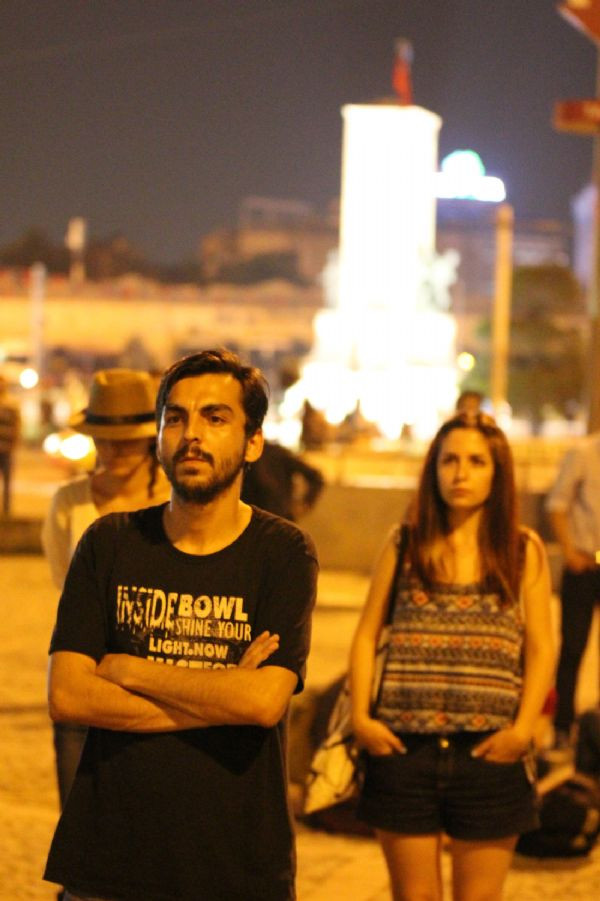 Duran adam sosyal medyayı salladı