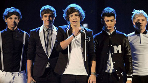 One Direction tangayı yedi!
