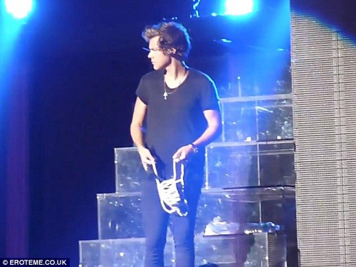One Direction tangayı yedi!
