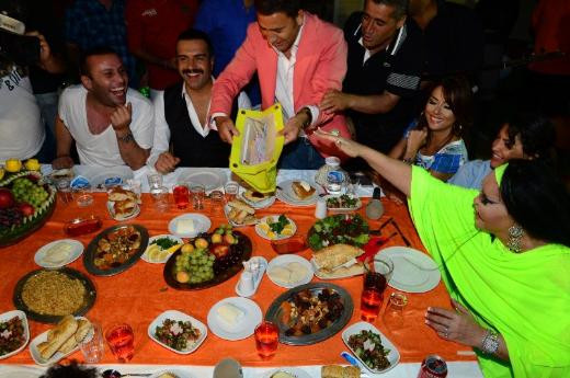 Bülent Ersoy para dağıttı!