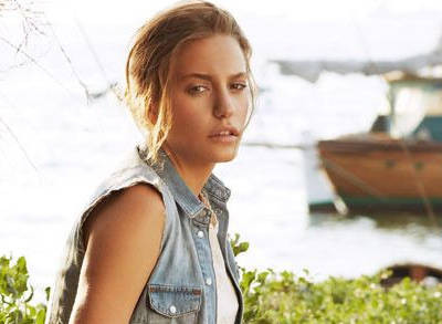 Serenay Sarıkaya bomba gibi dönüyor
