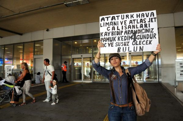 Atatürk Havalimanında kedi protestosu!