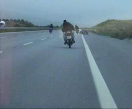 Otobanda motosiklet şovun acı sonu