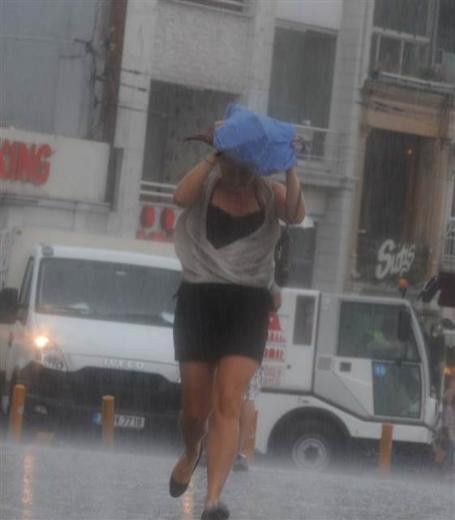 İstanbul yağmura hazırlıksız yakalandı