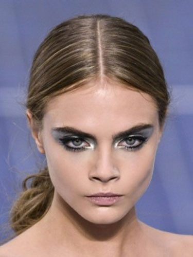 Cara Delevingne’den makyaj önerileri