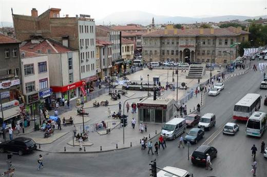 Seyyar satıcılara karşı çelik barikat