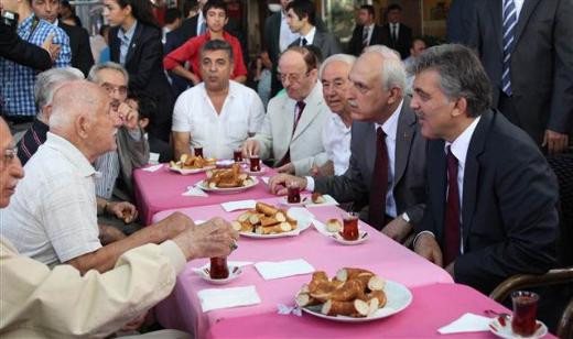 Liderler bayramı böyle karşıladı