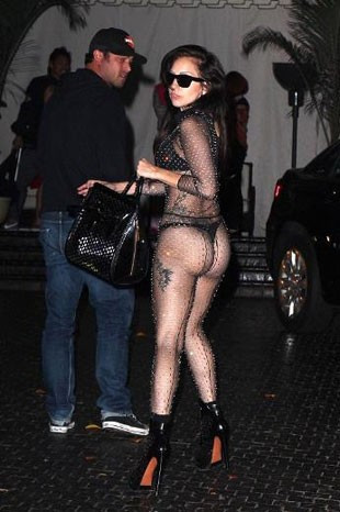 Lady Gaga sınırları zorluyor