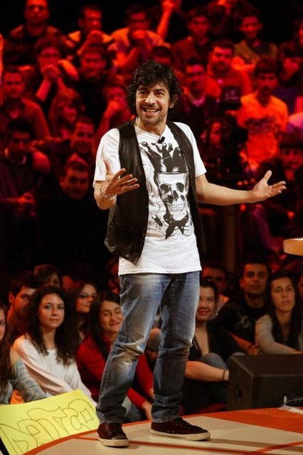 Ekranlara bomba gibi dönüyor !