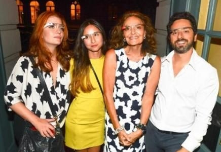 Yeni sevgilisini buldu !