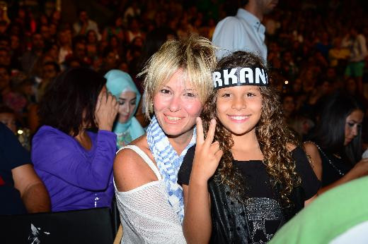 Tarkan konserlerine başladı