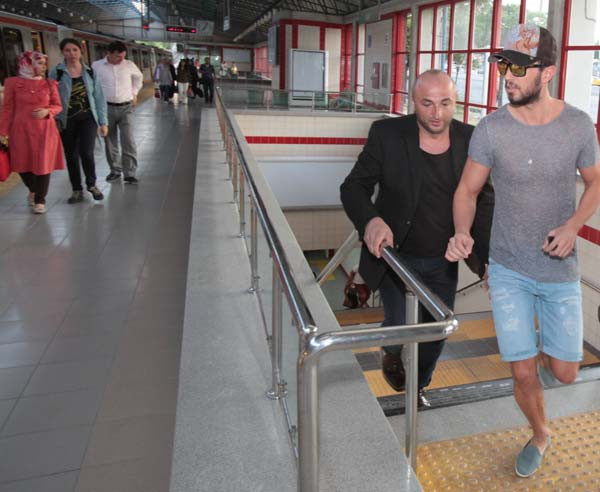 Ankara metrosunda onu görenler şaştı kaldı