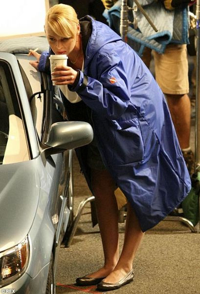 Katherine Heigl iç çamaşırlarıyla yakalandı