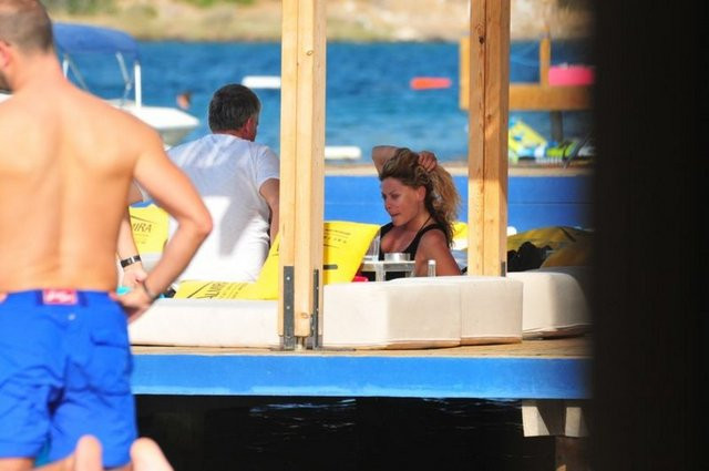 Yeni sevgilisi ile öpüşürken görüntülendi