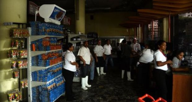 Venezuela karanlığa gömüldü
