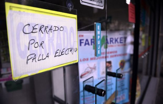 Venezuela karanlığa gömüldü