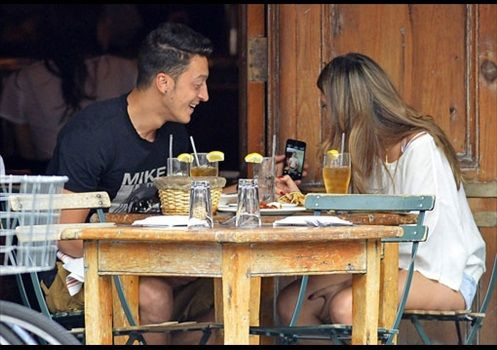 Mesut´u baştan çıkartan kadın!
