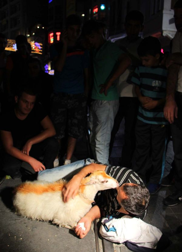 İstiklalde ilginç görüntü!