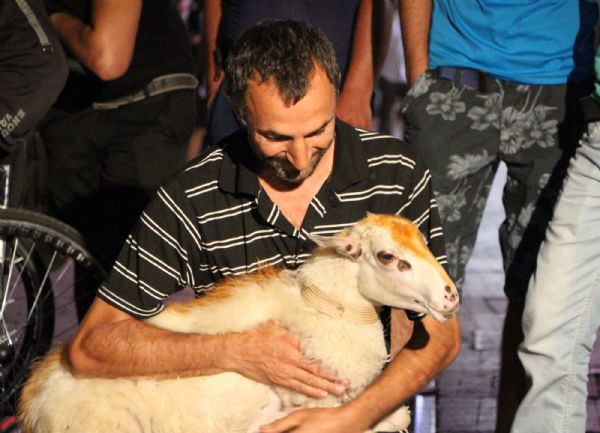 İstiklalde ilginç görüntü!