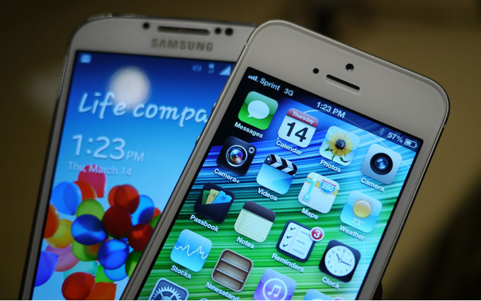Galaxy S4 mü?, iPhone 5S mi?