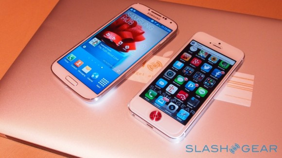 Galaxy S4 mü?, iPhone 5S mi?