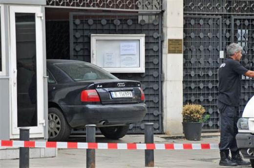 İntikam için Türk elçiliğine saldırdı