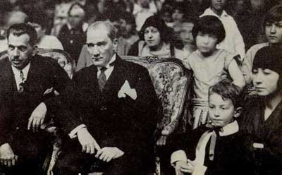 Atatürk ve çocuklar