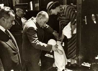 Atatürk ve çocuklar