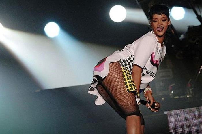 Rihannadan olaylı konser