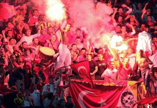 Hangi takımın taraftarı hangi partiye oy veriyor?