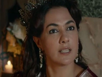 Hürrem Sultan adetten kesilmiş