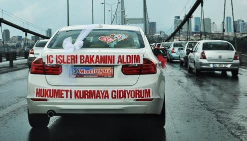 Gelin arabalarındaki ilginç yazılar