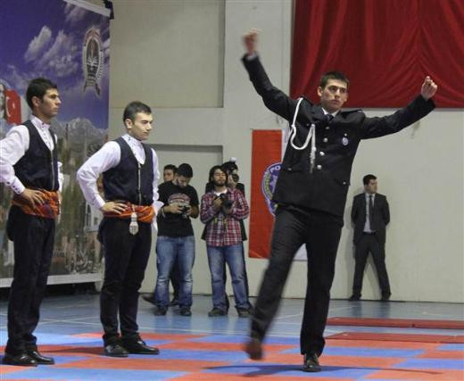 Polis okulunun açılışında müftü dua etti