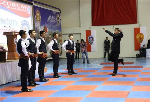 Polis okulunun açılışında müftü dua etti