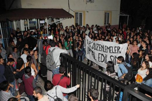 Kızlar yurdunda protesto