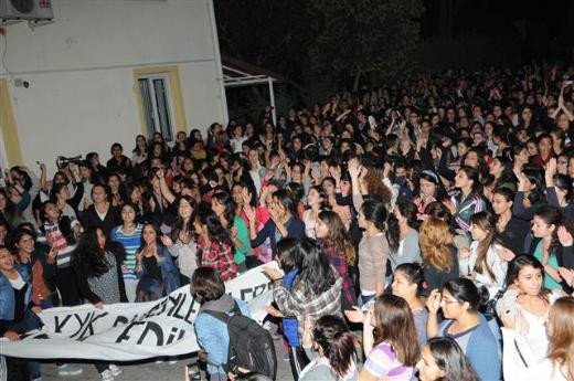 Kızlar yurdunda protesto