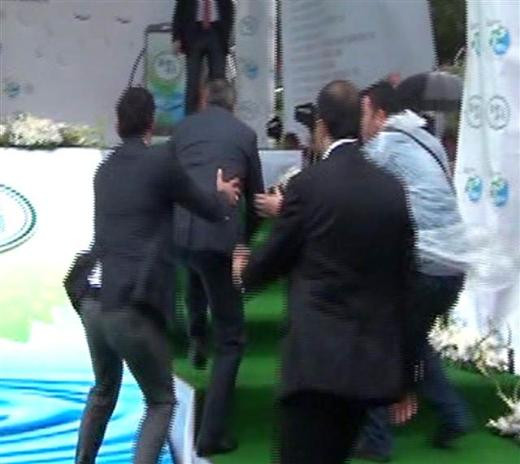 Bakan Veysel Eroğlunun zor anları