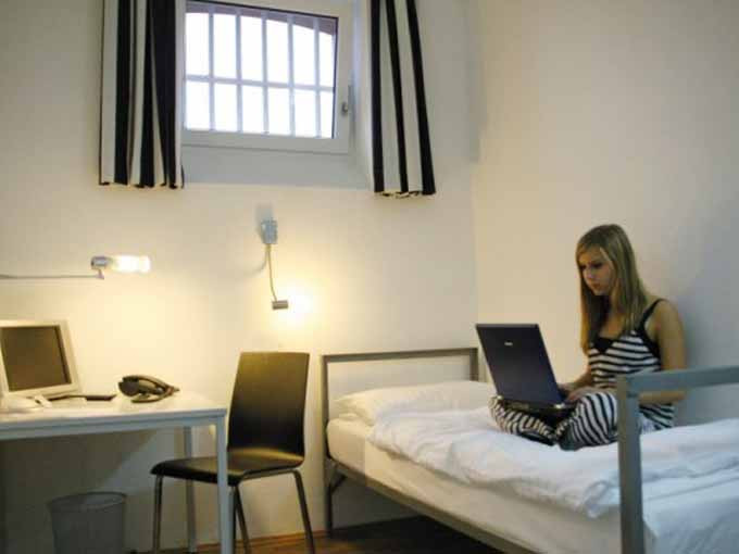 Cezaevi değil otel!