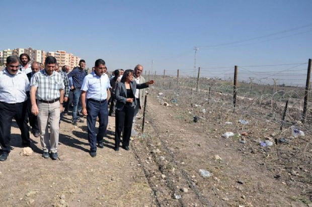 Duvar örme çalışmalarına yeniden başlandı