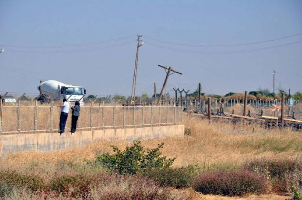 Duvar örme çalışmalarına yeniden başlandı