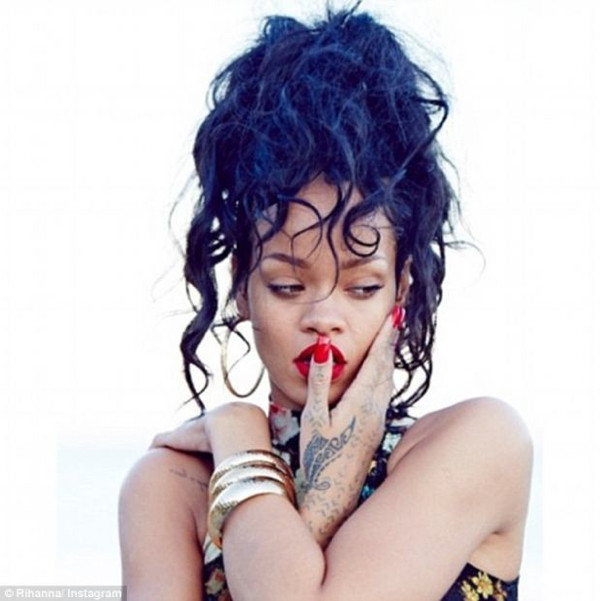Rihanna sektördeki herkesle yattı