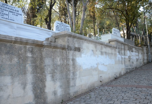 Bediüzzamanın talebelerinin mezarına çirkin saldırı