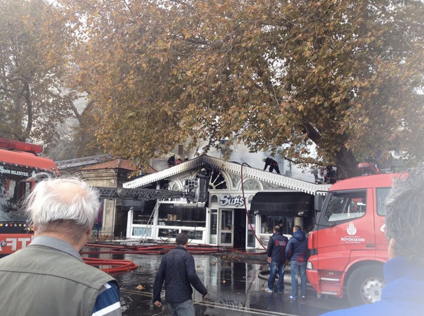 İstanbul Emirgandaki Süt-İş yanıyor
