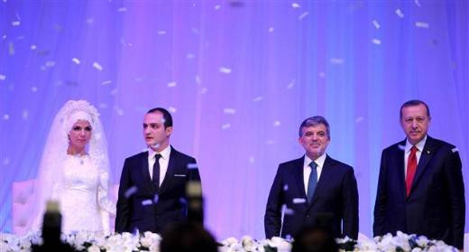Erdoğan Bayraktar oğlunu evlendirdi