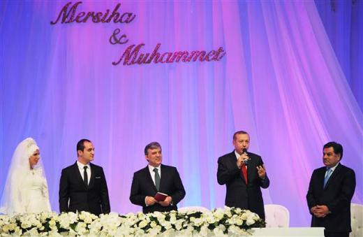 Erdoğan Bayraktar oğlunu evlendirdi