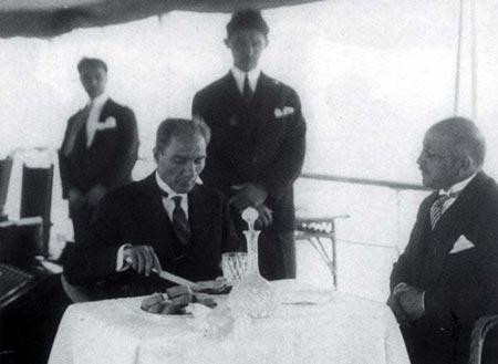 Atatürk sofradan yarıaç kalkardı