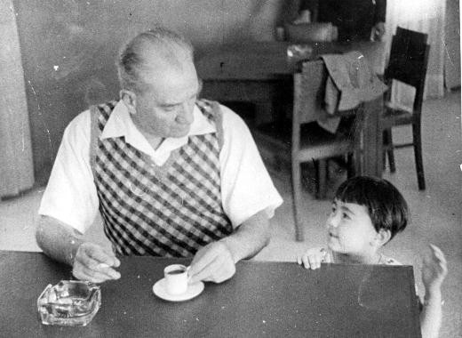 Atatürk sofradan yarıaç kalkardı