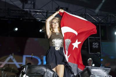Ünlülerin 10 Kasım mesajları
